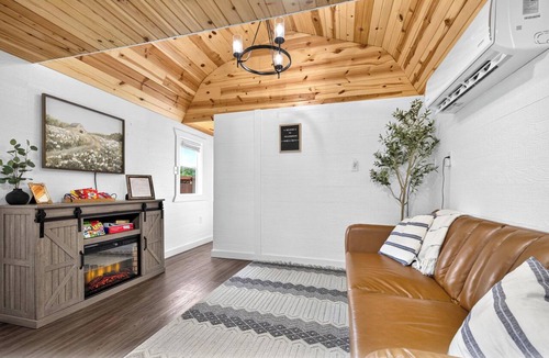 Jasonville House | Modern Tiny Home w/Hot Tub Retreat