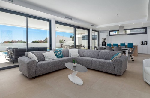 Castillo de Sabinillas Villa | Modern villa walking distance from the beach