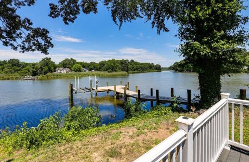 Deale House | Modern Waterfront Home w/Dock & Views in Deale