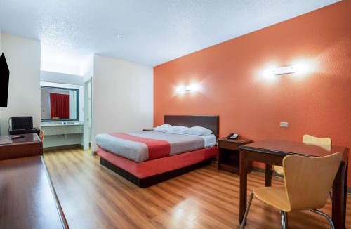 Covington Hotel | Motel 6-Covington, TN