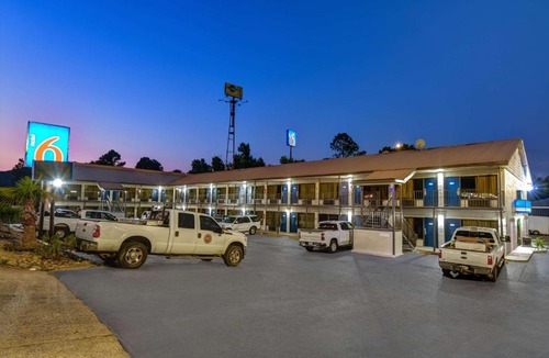 Dalton Hotel | Motel 6-Dalton, GA