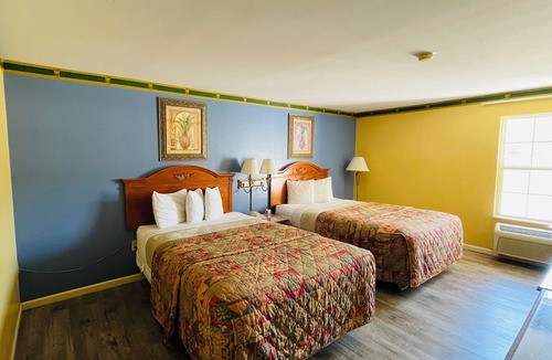 Dunlap Hotel | Mountain Inn & Suites Dunlap
