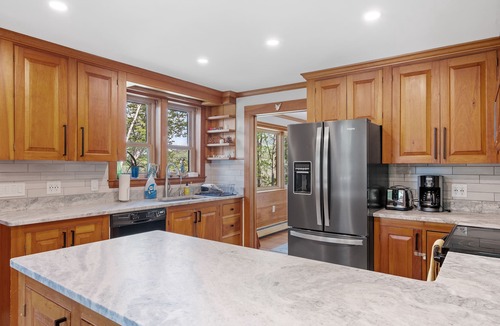 Bartlett House | Mountain Top Hideaway 10 Min to North Conway & 5 Min Saco River, pet friendly