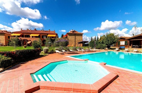 Sughera Apartment | MUGHETTO, Pool view with garden