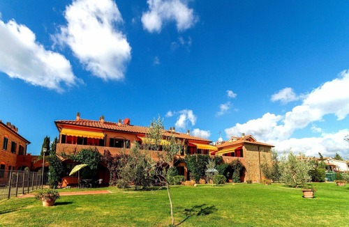 Sughera Apartment | MUGHETTO, Pool view with garden