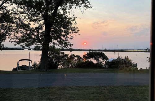 Bay View House | Multi-generation 1st fl Primary, close to Ohio's Vacaland attractions, fishing