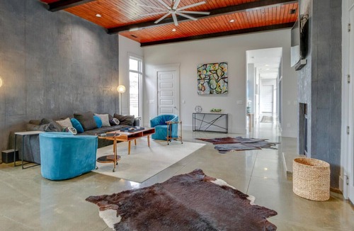 The Nations House | Nations Oasis - Luxury & Style - Pool & Hot Tub