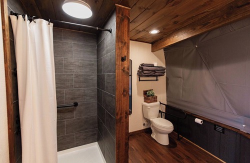 Williamstown Cabin | Natures Hotel. Luxury Glamping Dome minutes from Ark!