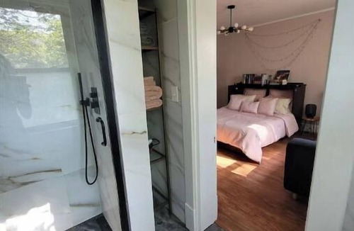 Charlottesville Apartment | NEW! Adjacent to UVa Grounds.