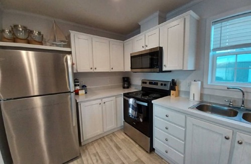 Deedsville House | New Construction 3 Bed/2 Bath Home on Beautiful Nyona Lake Sleeps 9 Pet Friendly