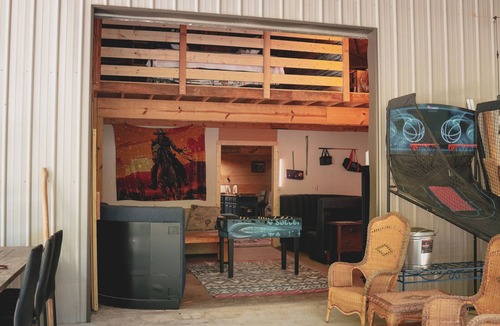 Saltillo Cabin | NEW King's Adventure Cabin -10 miles from downtown Tupelo - 17 acres