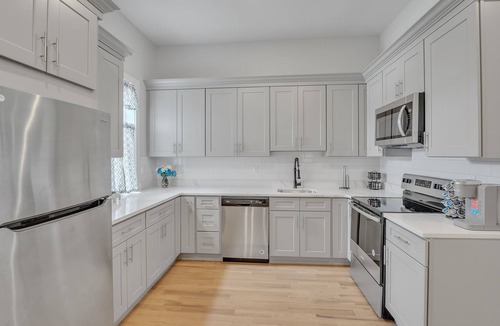 North Ironbound Apartment | NEW LISTING! Charming Gem in Newark by RedAwning