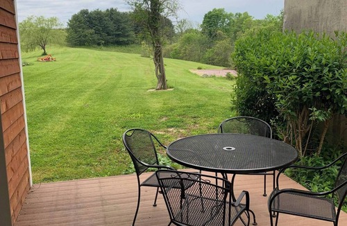 Carpenter House | Newest Accommodation 20 Minutes from Athens Meadowlark House Carpenter Inn