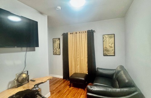 Springfield House | Newly renovated 6-bedroom 2bath single family house.