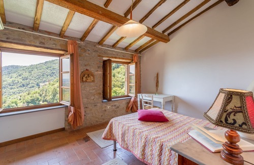 Lucca Villa | Nice apartment in villa with pool, WIFI, TV, patio, pets allowed and panoramic view, close to Lu.
