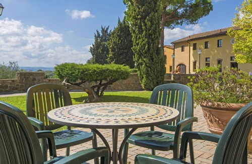 Capraia e Limite Villa | Nice apartment in villa for 6 people with pool, A/C, WIFI, TV and parking