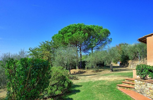 Montelupo Fiorentino Apartment | Nice apartment for 4 people with WIFI, pool, TV, pets allowed and panoramic view, close to Flore.