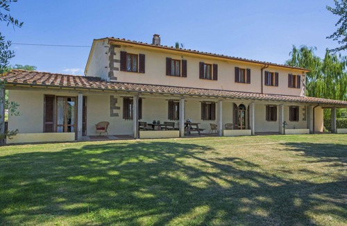 Lamporecchio Villa | Nice apartment in villa for 14 guests with private pool, WIFI, TV, balcony and pets allowed