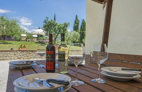 Lamporecchio Villa | Nice apartment in villa for 14 guests with private pool, WIFI, TV, balcony and pets allowed