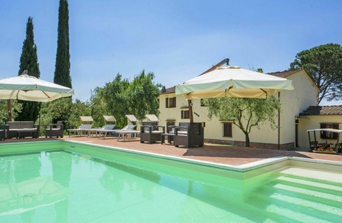 Lamporecchio Villa | Nice apartment in villa for 14 guests with private pool, WIFI, TV, balcony and pets allowed