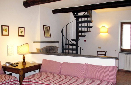 Orvieto Villa | Nice apartment in villa for 4 guests with WIFI, pool, TV, patio, pets allowed and parking
