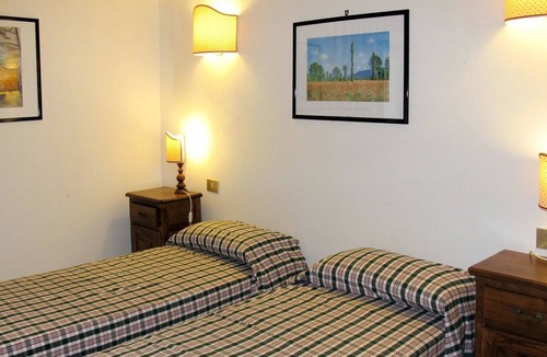 Orvieto Villa | Nice apartment in villa for 4 guests with WIFI, pool, TV, patio, pets allowed and parking