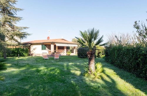 Castiglione della Pescaia Villa | Nice apartment in villa for 3 guests with A/C, WIFI and terrace