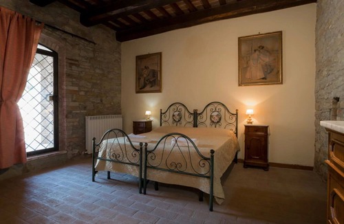 Agello Bed & Breakfast | Nice room for 4 guests with pool, WIFI, A/C, TV, veranda and pets allowed, close to Perugia
