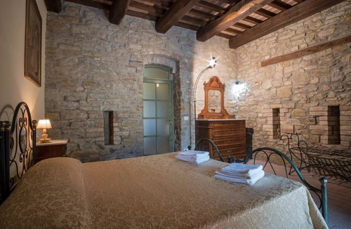 Agello Bed & Breakfast | Nice room for 4 guests with pool, WIFI, A/C, TV, veranda and pets allowed, close to Perugia