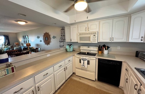 Breakers Condo | Oceanfront 2 bed/2 bath condo, top floor 3rd, fully equipped