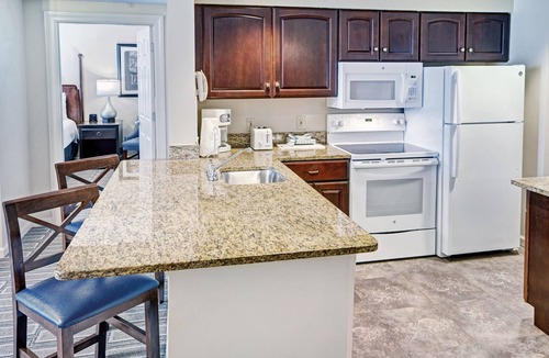 Old Town West Resort | OFFICIAL LISTING | Wyndham Old Town Alexandria 1 BR FREE WiFi & Metro Access!
