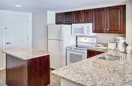 Old Town West Resort | OFFICIAL LISTING | Wyndham Old Town Alexandria 1 BR FREE WiFi & Metro Access!