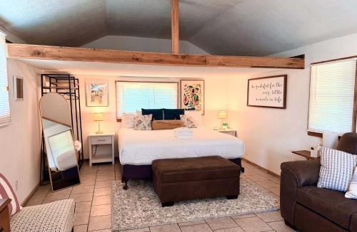 Williamstown House | Open Concept Cabin for 2 - Near Ark Encounter!