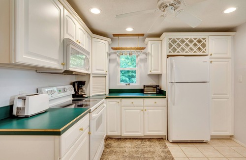 North Conway Cottage | Outdoor Exploration: Quaint North Conway Cottage!