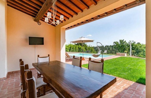 Montecarlo Villa | Panoramic villa with pool for private use