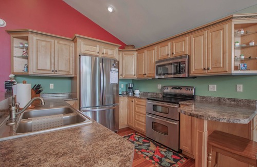 Deedsville House | Peaceful 2br/1ba Waterfront Home on Nyona Lake