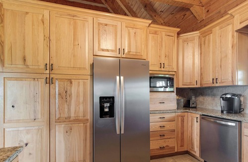 Springfield Cabin | Peaceful Cabin Retreat with three porches, fire pit and views on 25 acres