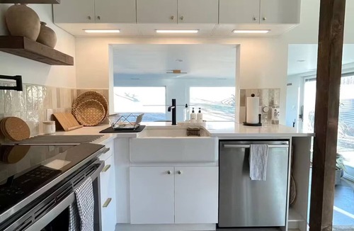 Lewisboro House | Peaceful Light-Filled Guesthouse salt pool/sauna - 1 Hour From NYC