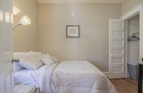 Forest Park Apartment | Peaceful One Bedroom Home near Chicago