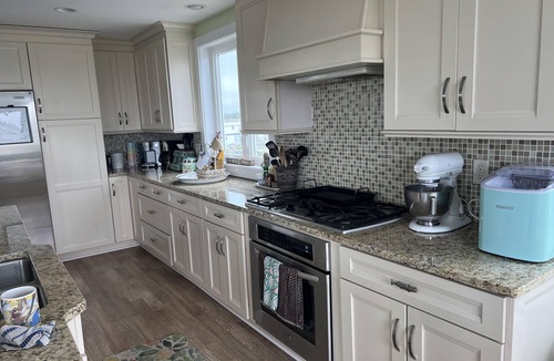Milford House | Peaceful South Bowers Beach Pink Firehouse near DE Turf with amazing views