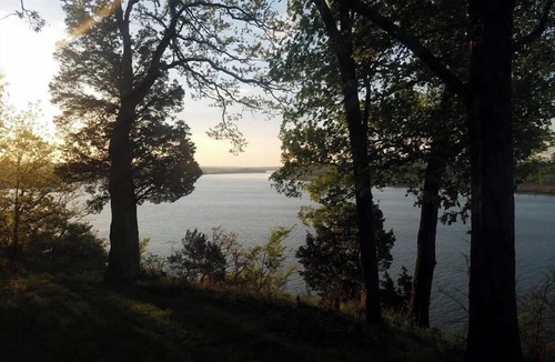 Golconda House | Peaceful Cabin on a Bluff