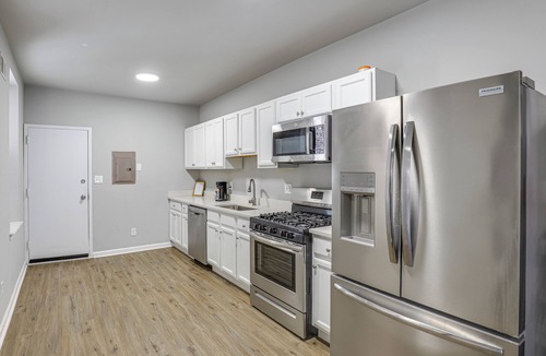 Downtown Baltimore House | Pet-Friendly 3BR Rowhouse: Walk to Patterson Park!