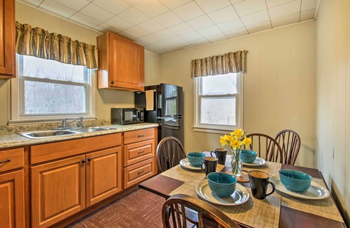 Stony Creek Apartment | Pet-friendly Branford Apt - 10 Min Walk to Beach!