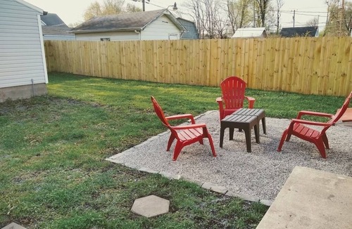 Fountain Square House | Pet-Friendly Home with Fenced Yard : 5 Min to Downtown Indy : King Bed