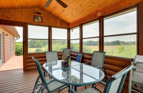 Vienna House | Pet-Friendly Vienna Cabin w/Screened-In Porch!