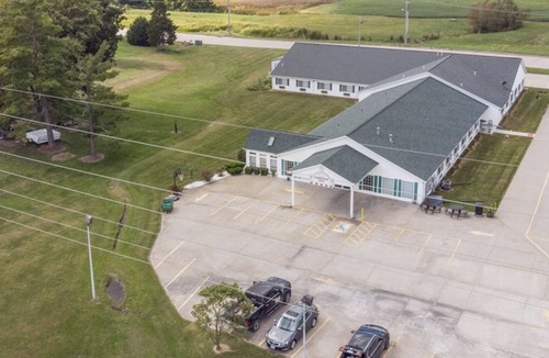 Red Bud Bed & Breakfast | Petite Single King Suite with Free Parking!