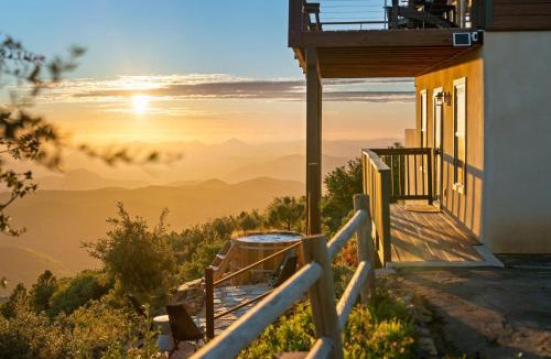 Julian House | Pickleball Ranch, Cedar Hot Tub, Gorgeous Views