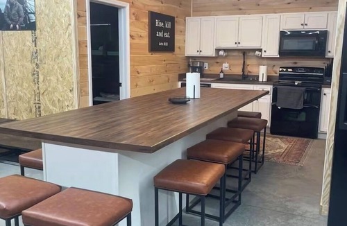 Samburg Cabin | Pole Barn Style Lodge located at Reelfoot Lake accommodating to large groups!