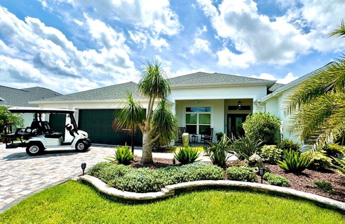 Wildwood House | Poolside Paradise - 4 Bedroom Luxury Home w/Pool & Golf Cart in The Villages/Fantastic Location!
