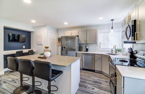 Port Clinton House | Port Clinton 4 Bdrm Luxury-2 blocks from beach